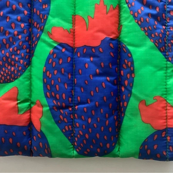 gucci Electric Strawberry Laptop Sleeve Pouch - Picture 6 of 6